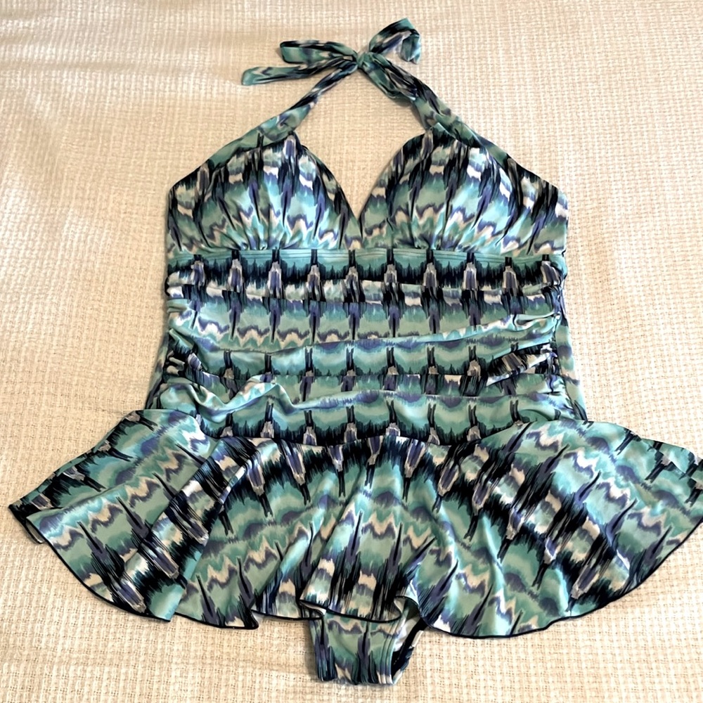 Sea & Sand Beachwear Skirted Halter One Piece Swimsuit Sz 18 Tummy Control